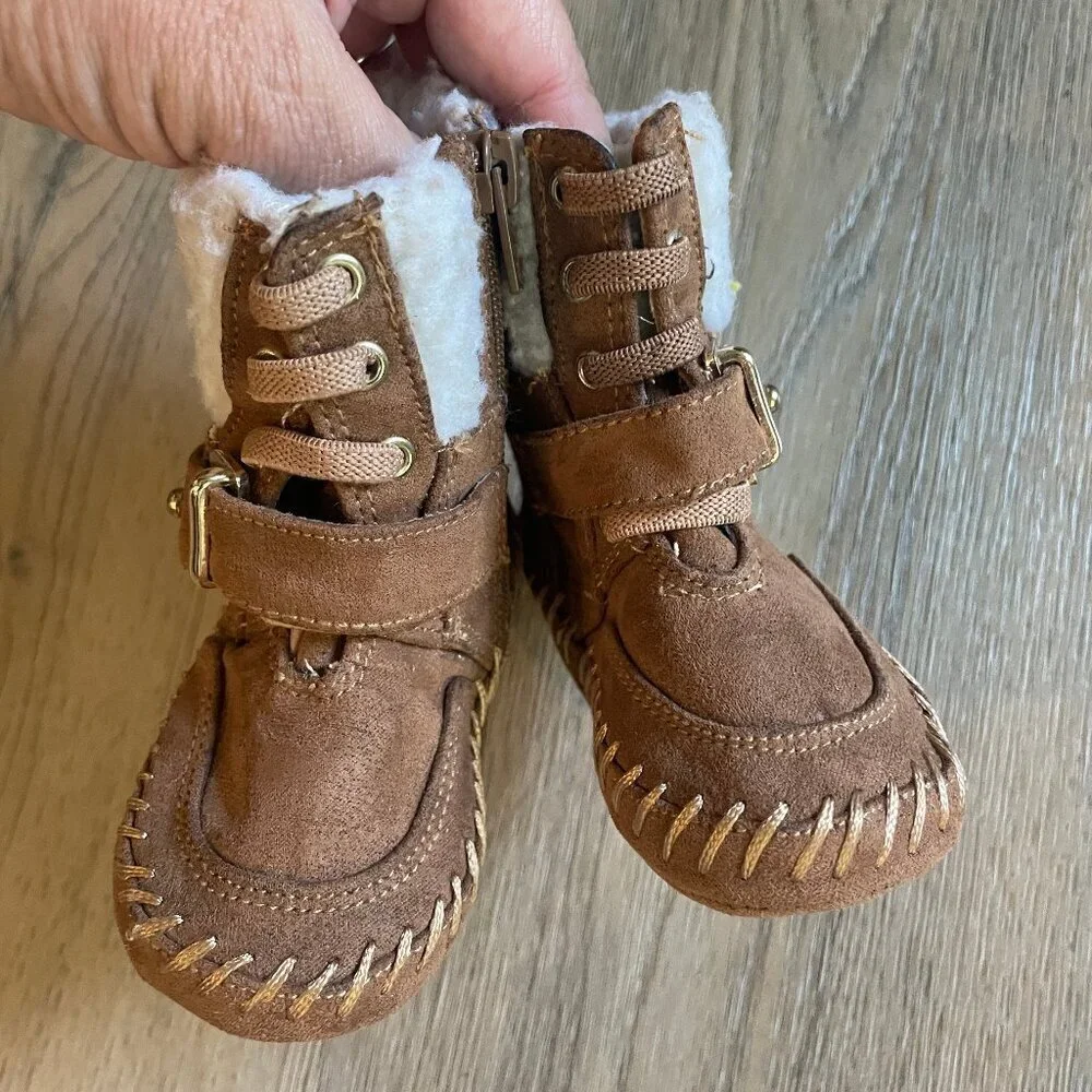 Stuart Weitzman Baby Moccasin Boots Infant Size 3 Buckle Sherpa!